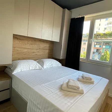 Premium Τίρανα